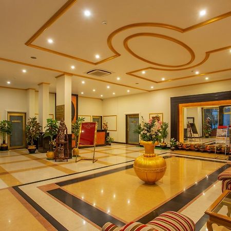 The Grand Regency Hotel Rádzskot Kültér fotó