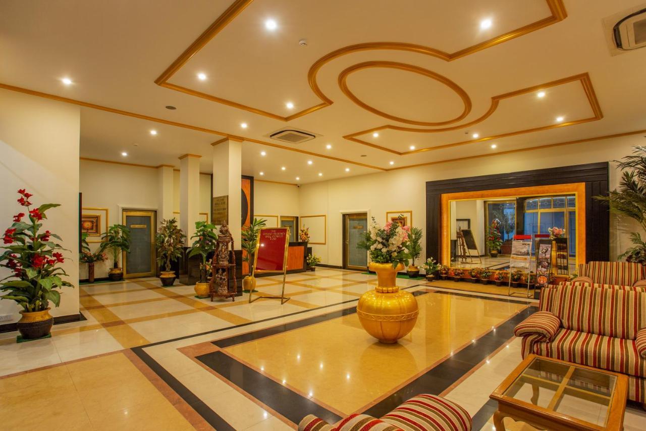 The Grand Regency Hotel Rádzskot Kültér fotó