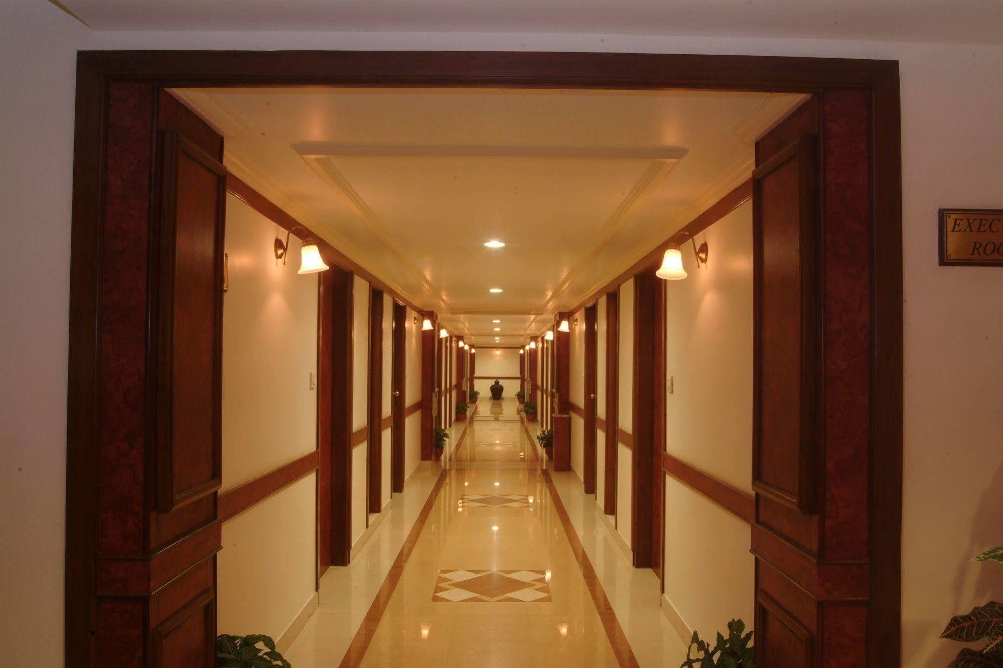 The Grand Regency Hotel Rádzskot Kültér fotó