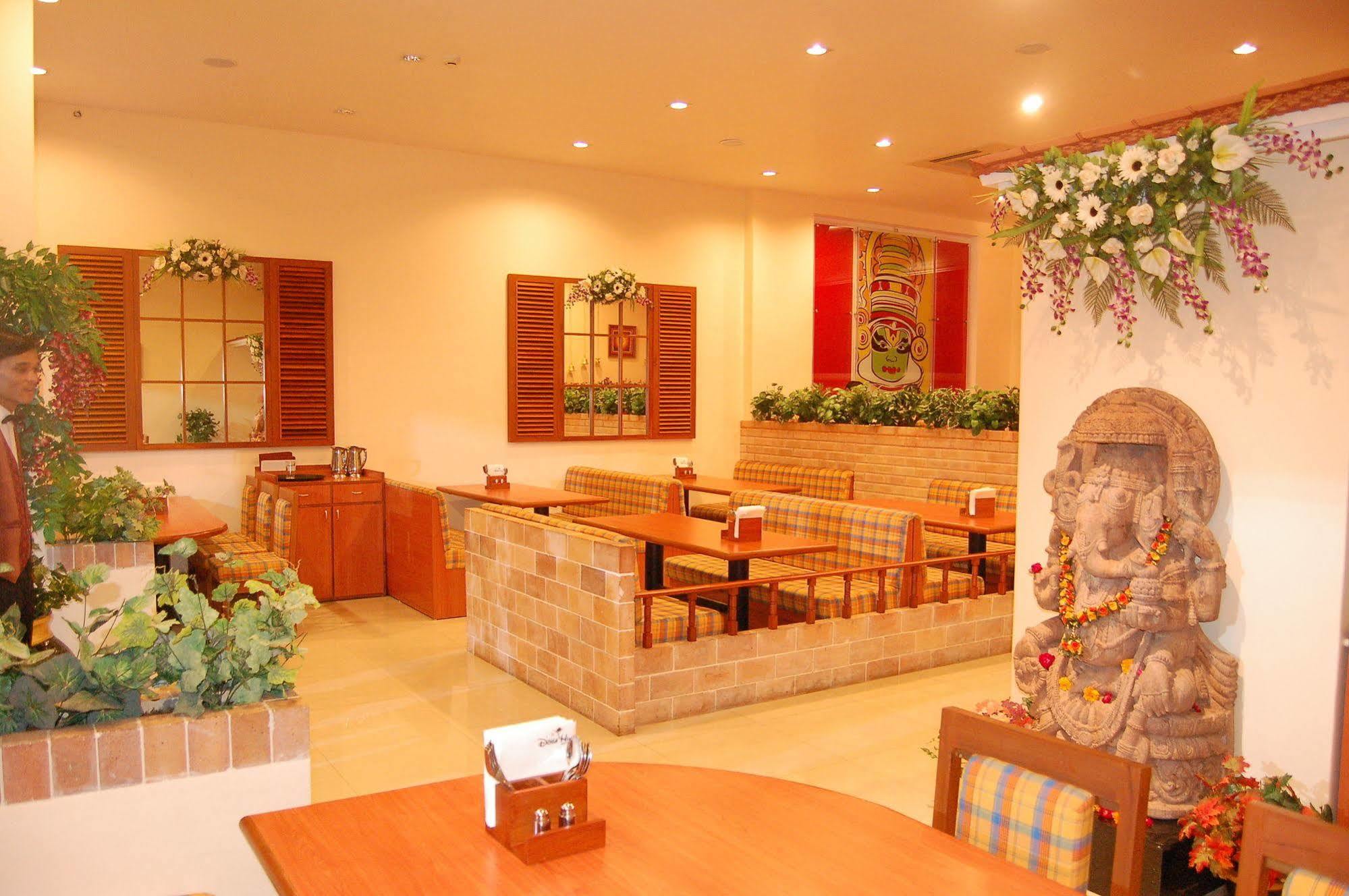 The Grand Regency Hotel Rádzskot Kültér fotó