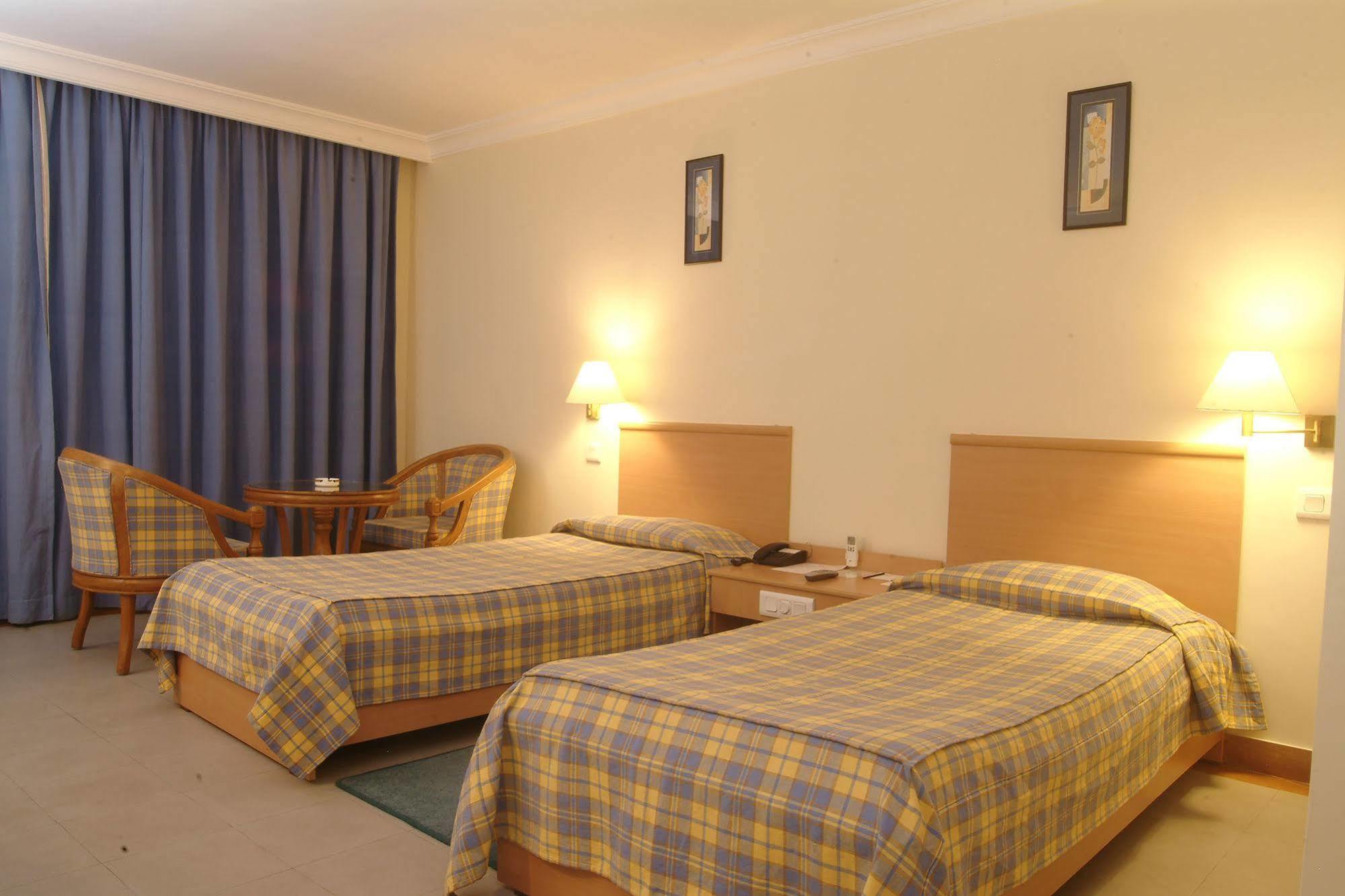 The Grand Regency Hotel Rádzskot Kültér fotó