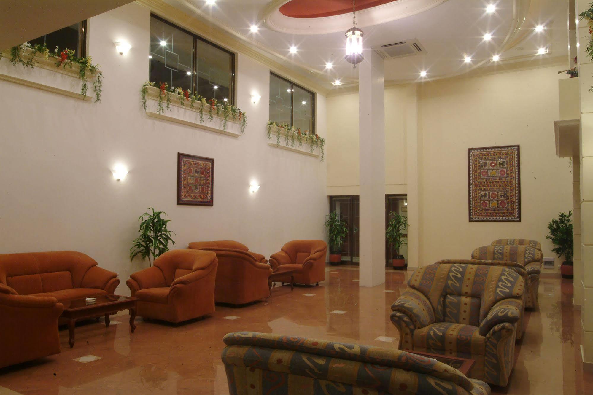 The Grand Regency Hotel Rádzskot Kültér fotó
