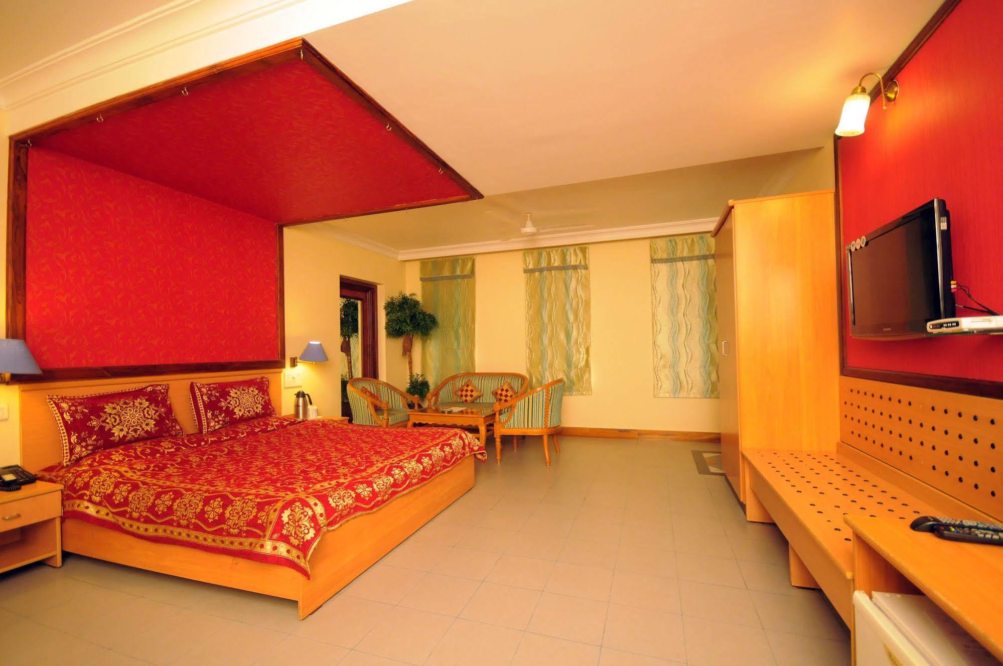 The Grand Regency Hotel Rádzskot Kültér fotó