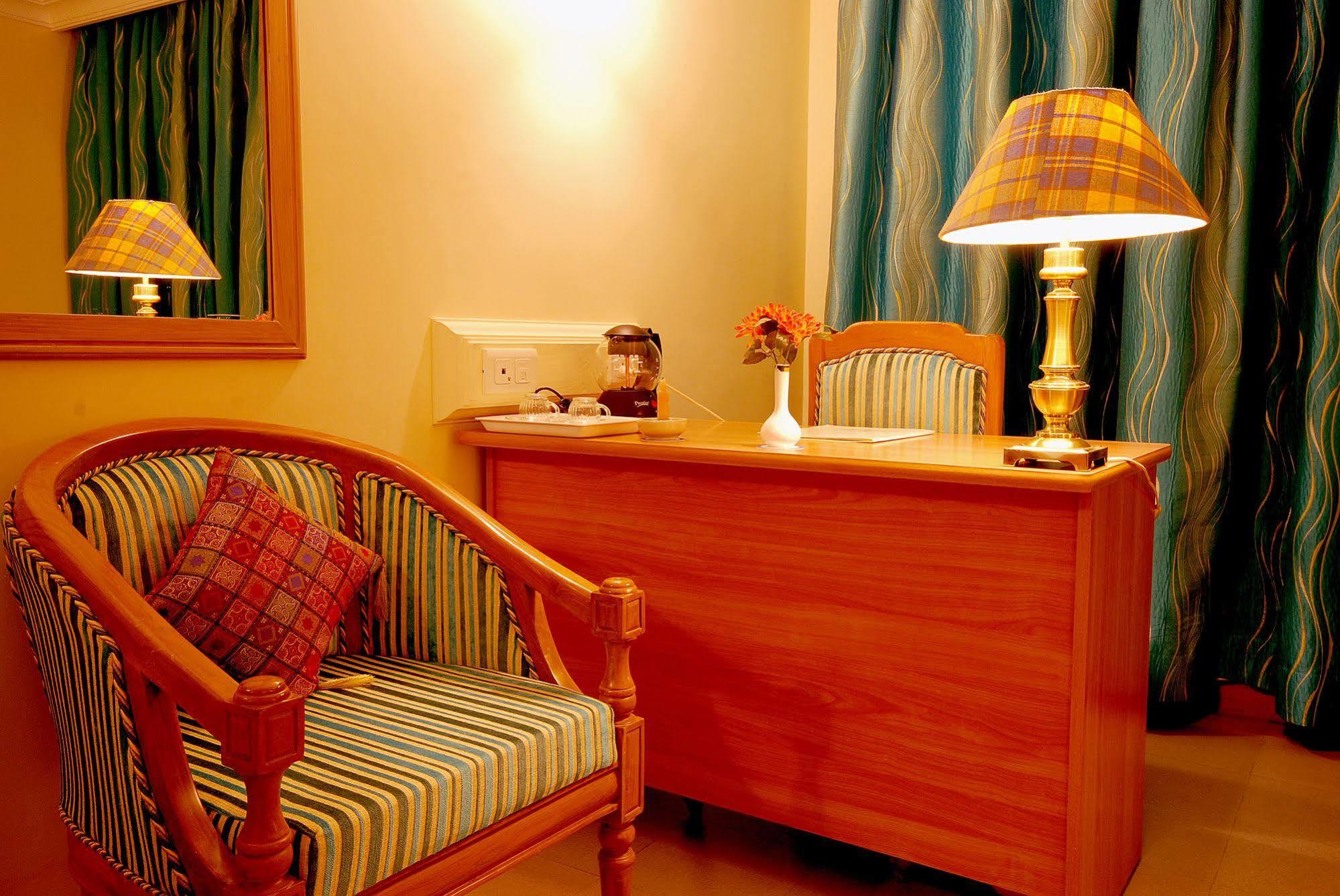 The Grand Regency Hotel Rádzskot Kültér fotó