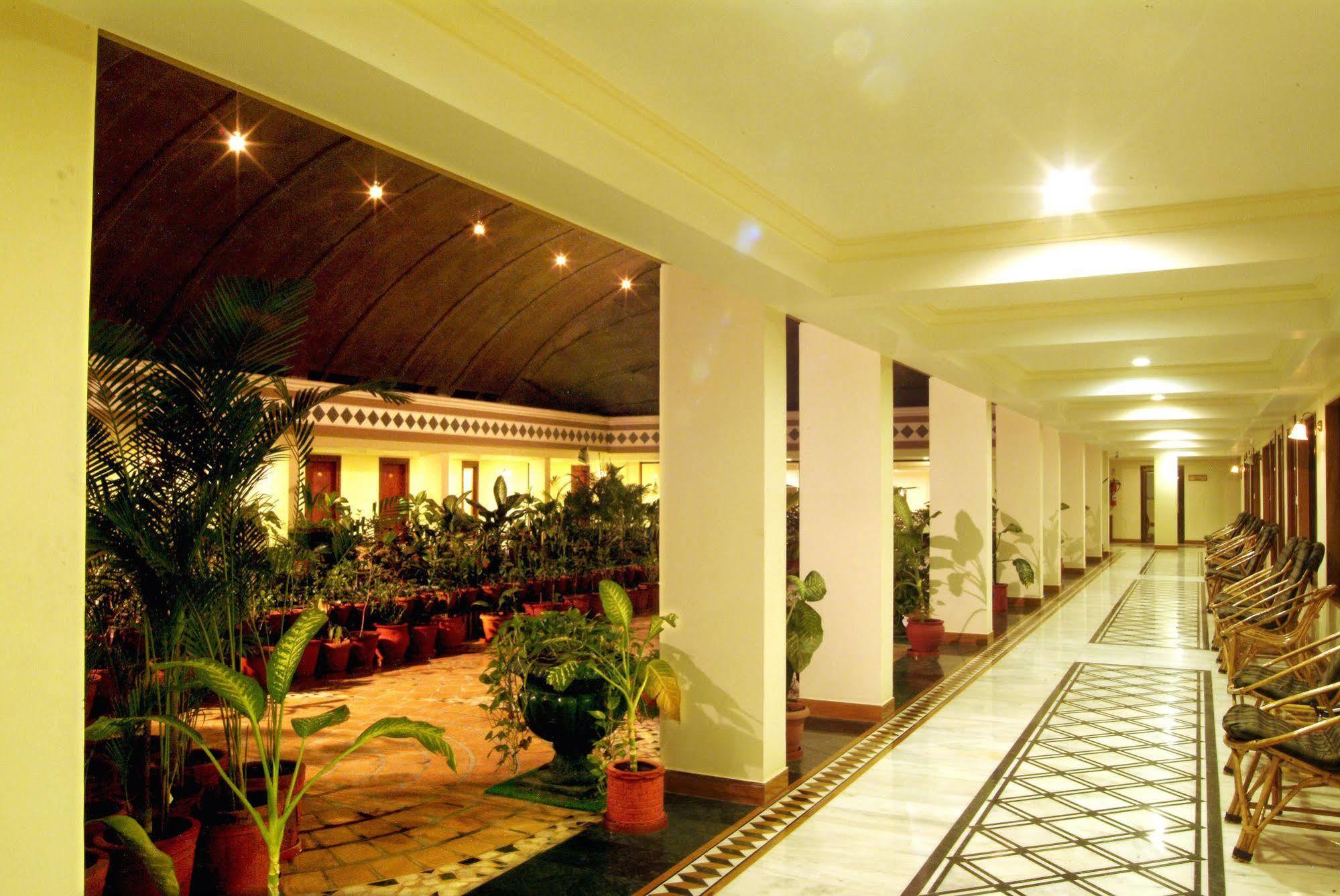 The Grand Regency Hotel Rádzskot Kültér fotó