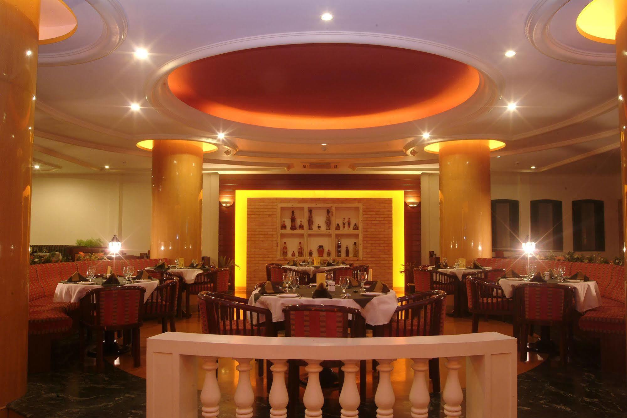 The Grand Regency Hotel Rádzskot Kültér fotó